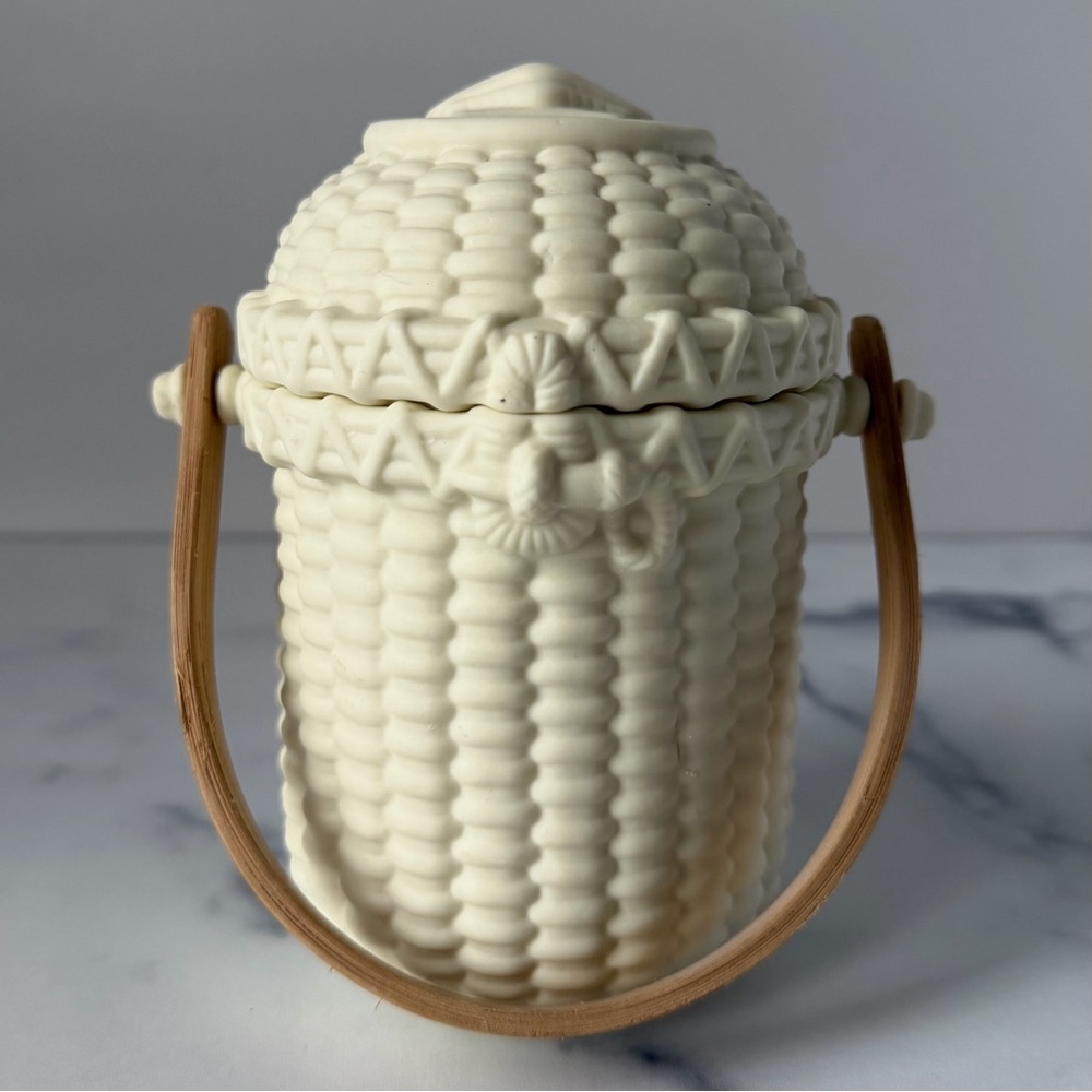Vintage Ceramic Nantucket Basket Jar / Tealight Holder with Handle - unused!